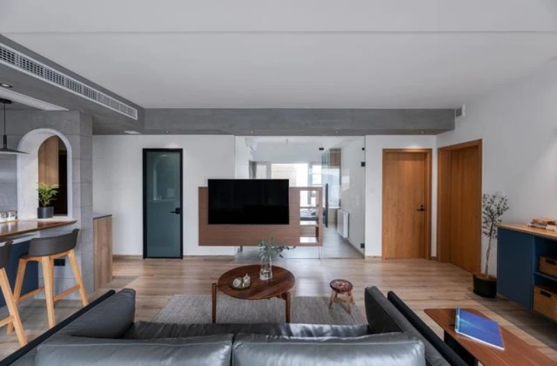 93平米的三居室装修案例欣赏，将现代风融入到现代生活当中。