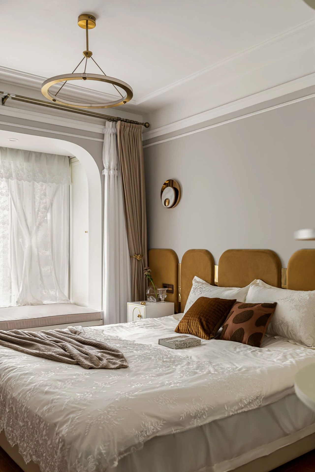 90平米的三居室，质感与时尚并存的古典风装修。