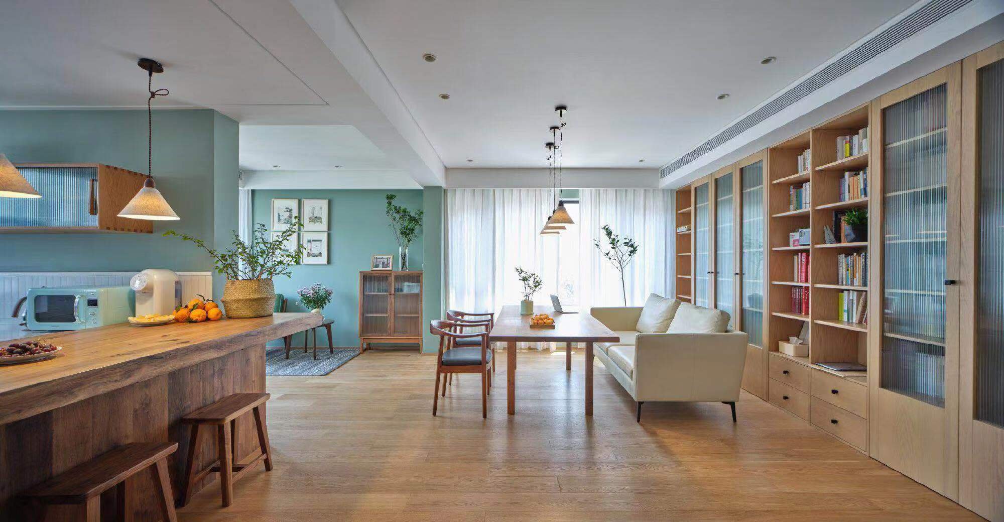 现代风格三居室装修案例，105平米的房子装修多少钱？
