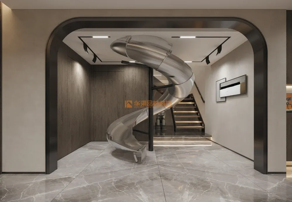 更值得一提的是,在夹层中加了螺旋式滑梯的设计,满足小朋友在家的娱乐